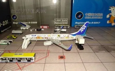 All Nippon Airways (ANA) Boeing 737-800 w/ Winglets JA85AN 1:400 JC Wings