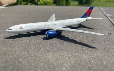 Delta Air Lines Airbus A330-900 N421DX 1:400 Phoenix Models