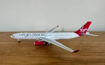 Virgin Atlantic Airbus A330-300 G-VLUV 1:400 Phoenix Models