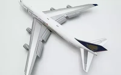 Singapore Airlines Boeing 747-400 9V-SMZ 1:400 YY Model