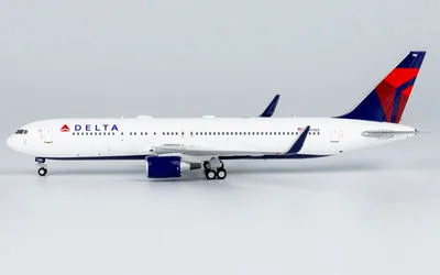 Delta Air Lines Boeing 767-300 w/ Winglets N173DZ 1:400 NG Models