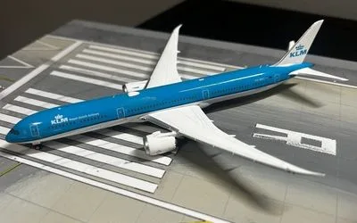 KLM Boeing 787-10 PH-BKC 1:400 Phoenix Models