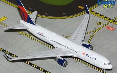 デルタ航空 ボーイング 767-300 w/ Winglets N199DN 画像1