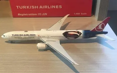 Turkish Airlines Boeing 777-300ER TC-JJN 1:400 Phoenix Models