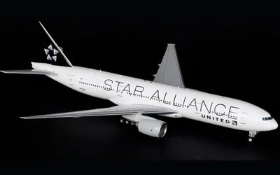 ユナイテッド航空 ボーイング 777-200 N77022