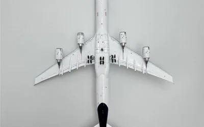 Lufthansa Airbus A340-600 D-AIHF 1:400 YY Model