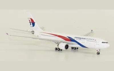 Malaysia Airlines Airbus A330-200 9M-MTU 1:400 Phoenix Models