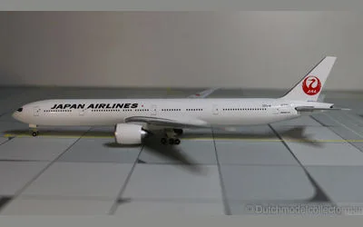 JAL ボーイング 777-300ER JA738J