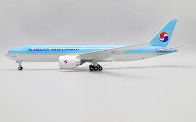 Korean Air Cargo Boeing 777-200F HL8251 1:200 JC Wings