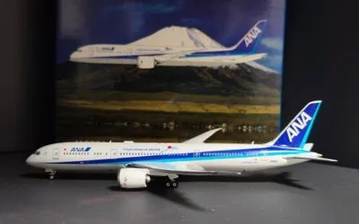 All Nippon Airways (ANA) Boeing 787-9 JA880A 1:400 Phoenix Models