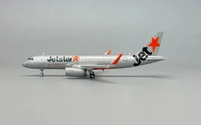 Jetstar Airbus A320 w/ Sharklets VH-XNJ 1:400 Phoenix Models
