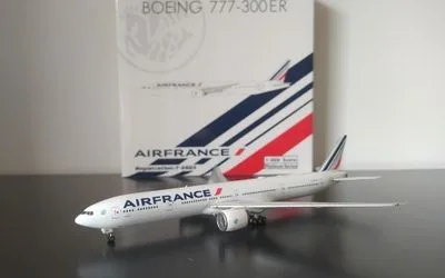 Air France Boeing 777-300ER F-GSQA 1:400 Phoenix Models