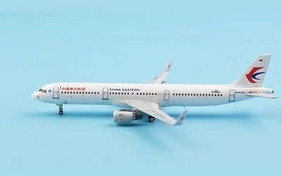 中国東方航空 エアバス A321 w/ Sharklets D-AYAH 画像1