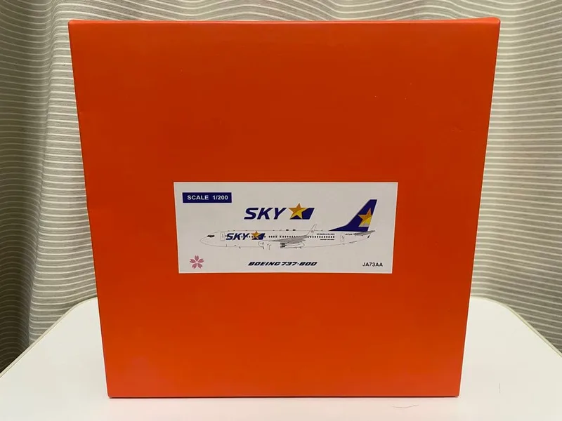 Skymark Airlines Boeing 737-800 w/ Winglets JA73AA 1:200 JC Wings