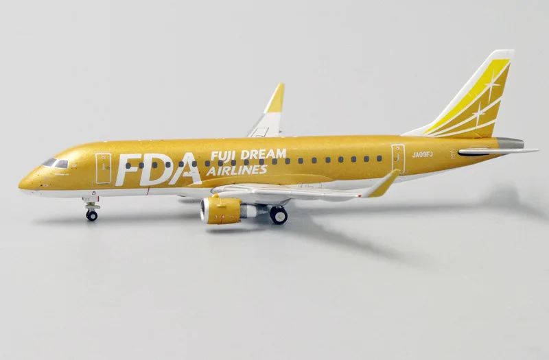 Fuji Dream Airlines Embraer E175 w/ Long Wing JA09FJ 1:400 JC Wings