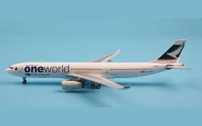 キャセイパシフィック エアバス A330-300 B-HLU 画像1