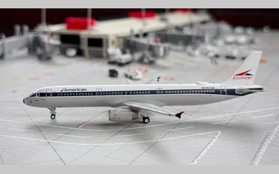 アメリカン航空 エアバス A321 N579UW 画像1