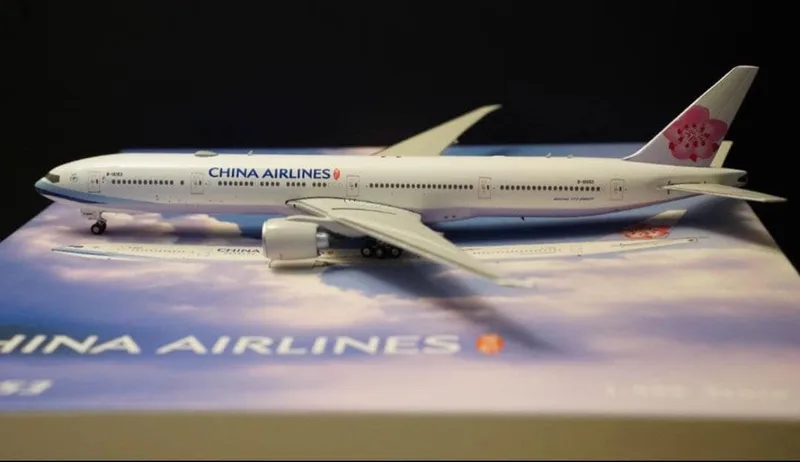 China Airlines Boeing 777-300ER B-18053 1:400 Phoenix Models