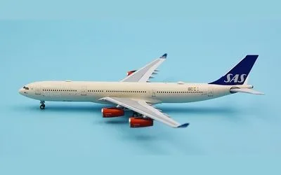 Scandinavian Airlines (SAS) Airbus A340-300 LN-RKG 1:400 Panda Model
