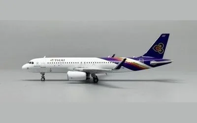 Thai Airways International Airbus A320 w/ Sharklets HS-TXG 1:400 Phoenix Models