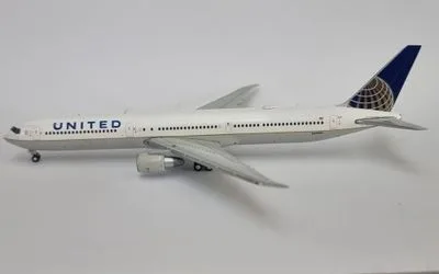 United Airlines Boeing 767-400 N69059 1:400 GeminiJets