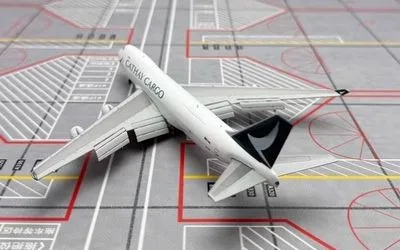 Cathay Cargo Boeing 747-400F B-LID 1:400 YY Model