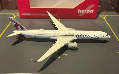 Qatar Airways Airbus A350-900 A7-ALZ 1:500 Herpa
