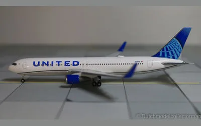 United Airlines Boeing 767-300 w/ Winglets N676UA 1:500 Herpa