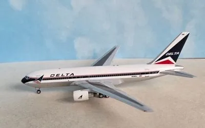 Delta Air Lines Boeing 767-200 N108DL 1:400 Aeroclassics