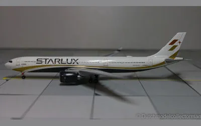 Starlux Airlines Airbus A330-900 B-58301 1:500 Herpa