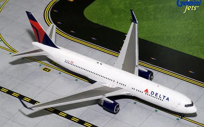 デルタ航空 ボーイング 767-300 w/ Winglets N174DZ