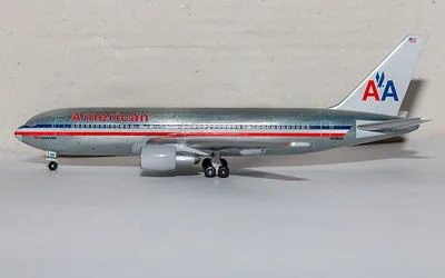 アメリカン航空 ボーイング 767-200 N338AA 画像1