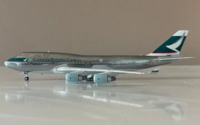 Cathay Pacific Cargo Boeing 747-400 B-HKS 1:400 Phoenix Models