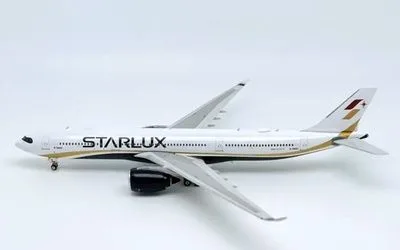 Starlux Airlines Airbus A330-900 B-58301 1:400 Phoenix Models