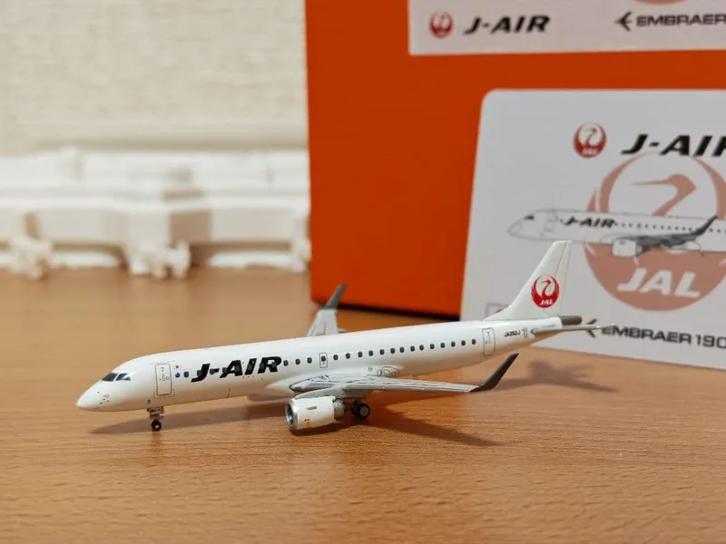 J-Air Embraer E190 JA252J 1:400 JC Wings