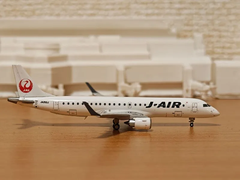 J-AIR エンブラエル E190 JA252J | 航空模型格納庫モデルハンガー
