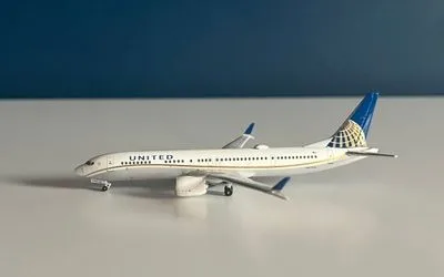 United Airlines Boeing 737 MAX 9 N67501 1:400 Aeroclassics