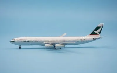 キャセイパシフィック エアバス A340-300 B-HXJ