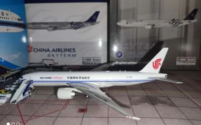 Air China Cargo Boeing 777-200F B-2098 1:400 Phoenix Models