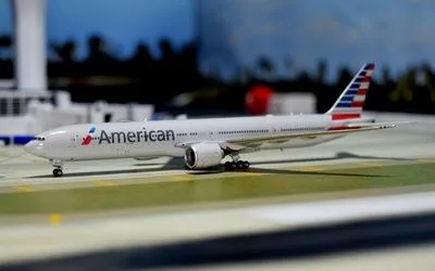 American Airlines Boeing 777-300ER N729AN 1:400 Phoenix Models