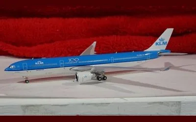 KLMオランダ航空 エアバス A330-300 PH-AKD