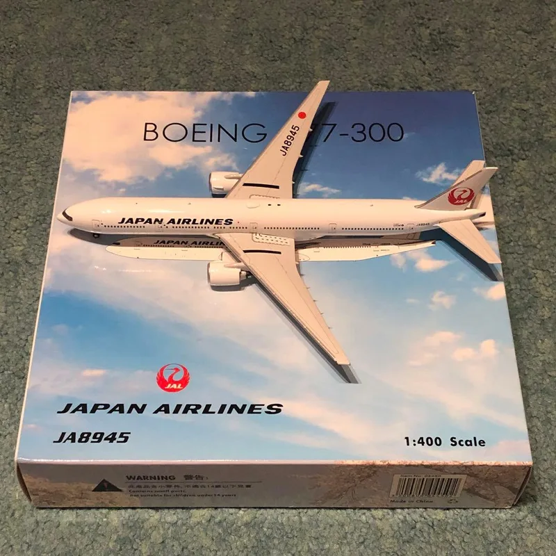 Japan Air Lines (JAL) Boeing 777-300 JA8945 1:400 Phoenix Models
