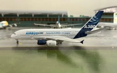 Airbus House Airbus A380-800 F-WWOW 1:400 Phoenix Models