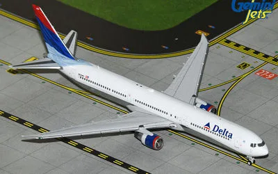 デルタ航空 ボーイング 767-400 N829MH 画像1