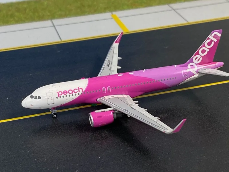 ピーチ エアバス A320-200 JA820P