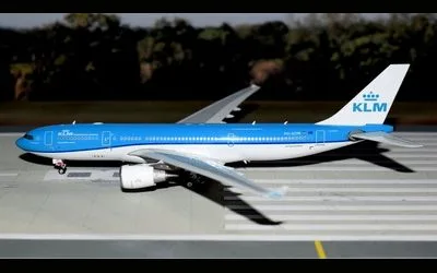 KLMオランダ航空 エアバス A330-200 PH-AOM