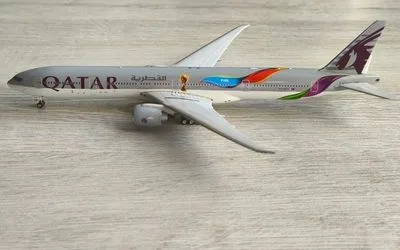 Qatar Airways Boeing 777-300ER A7-BAX 1:400 Phoenix Models