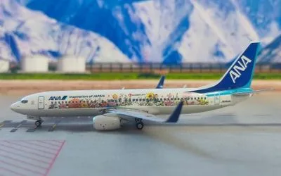 All Nippon Airways (ANA) Boeing 737-800 w/ Winglets JA85AN 1:400 Phoenix Models