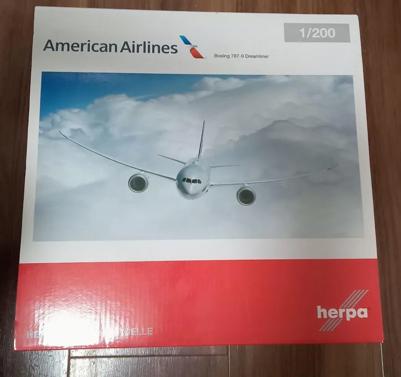 American Airlines Boeing 787-9 N820AL 1:200 Herpa