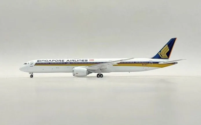 Singapore Airlines Boeing 787-10 9V-SCY 1:400 Phoenix Models